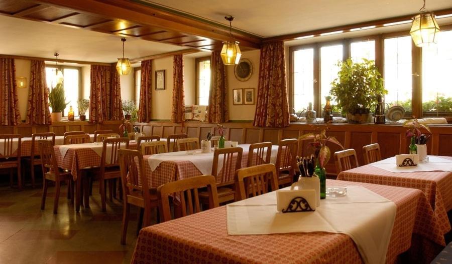 Karpfenhotel & Herrenhaus Im Gasthaus Sindel-Buckel Фойхтванген Екстериор снимка